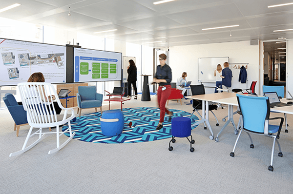 axa_huddle_1