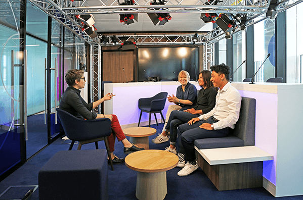 axa_huddle_2