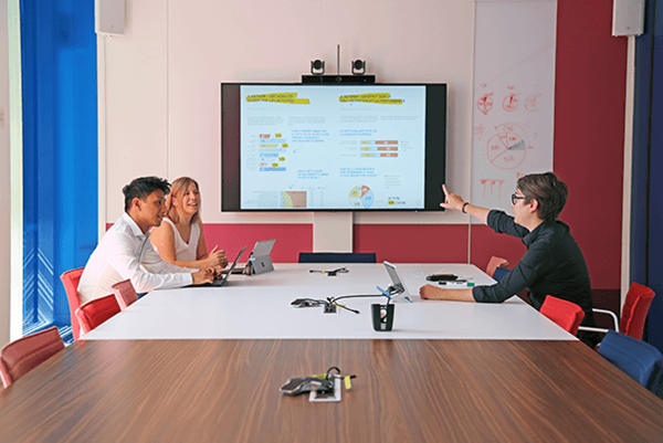 axa_huddle_3