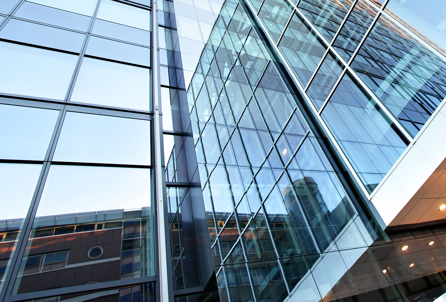 Q4_2019_Office_Report_Hero_153x6x1040