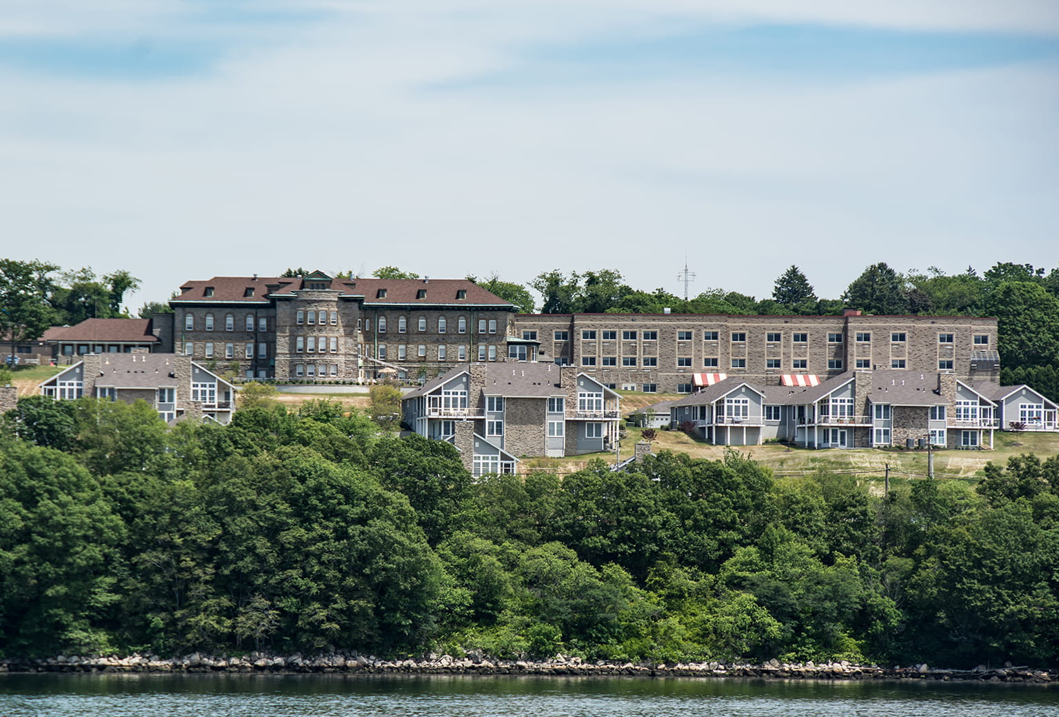 ThamesEdgeFairviewRetirementCommunityComplex_1536x1040